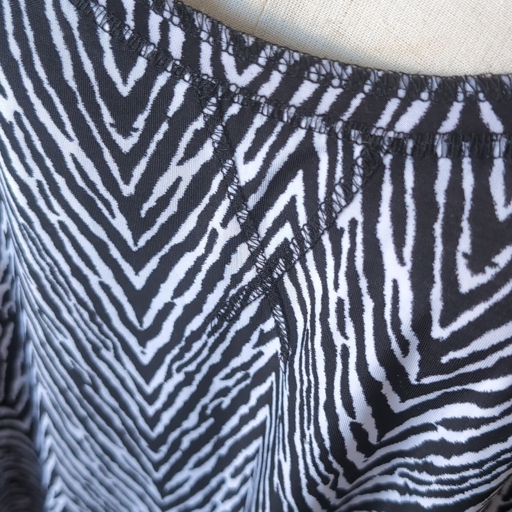 Isabella Rodriguez Women's Size 2x Black & White Zebra Tunic Tank Dress